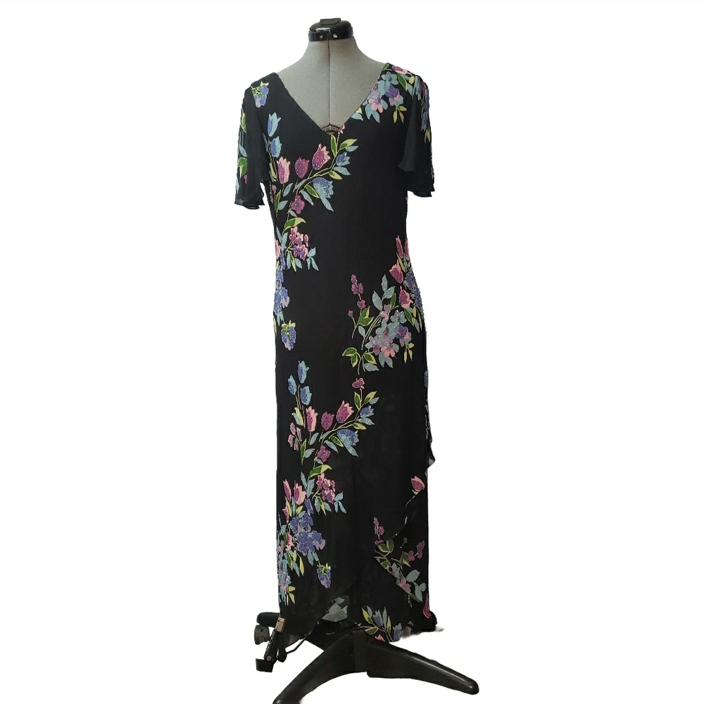Chic Black Floral Maxi Dress